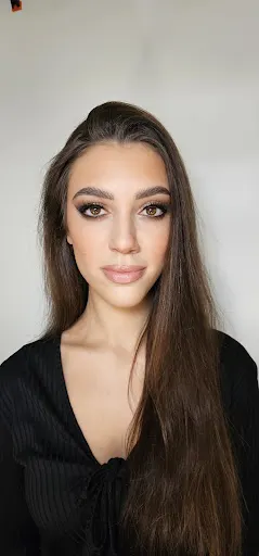 Alicja Stepokura Makeup